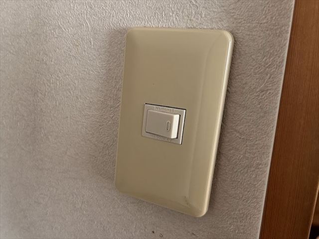 【スイッチ交換】照明のスイッチ取替、壁スイッチ交換工事、スイッチ交換工事費用、人感スイッチ、タイマースイッチ｜迅速対応