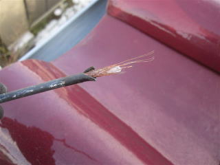 大雪によるアンテナケーブル断線被害 施工前