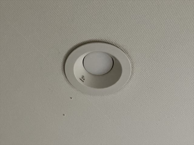 茨城県守谷市 家庭用エコキュート交換、コンセント・スイッチ交換、ドアホン交換、ダウンライト交換、キッチン手元照明交換、屋外照明交換工事