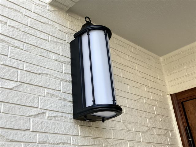 茨城県守谷市 家庭用エコキュート交換、コンセント・スイッチ交換、ドアホン交換、ダウンライト交換、キッチン手元照明交換、屋外照明交換工事