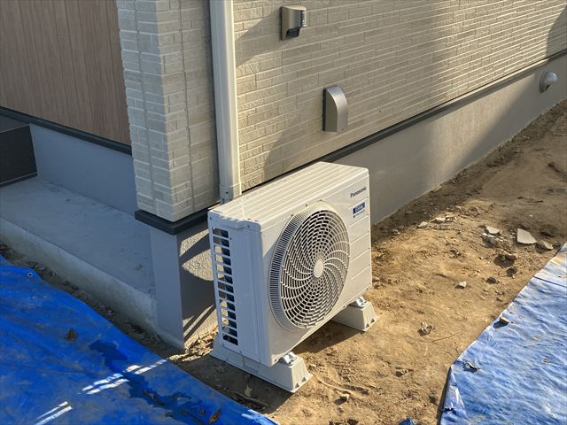 家庭用エアコン設置(3台)、平面アンテナ設置工事