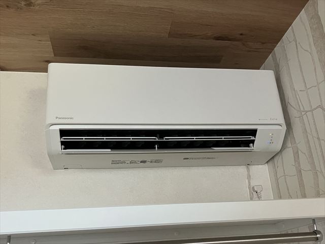 家庭用エアコン設置(3台)、平面アンテナ設置工事