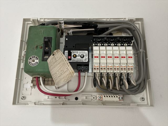 茨城県取手市 家庭用ダクトレール、コンセント増設、分電盤交換工事