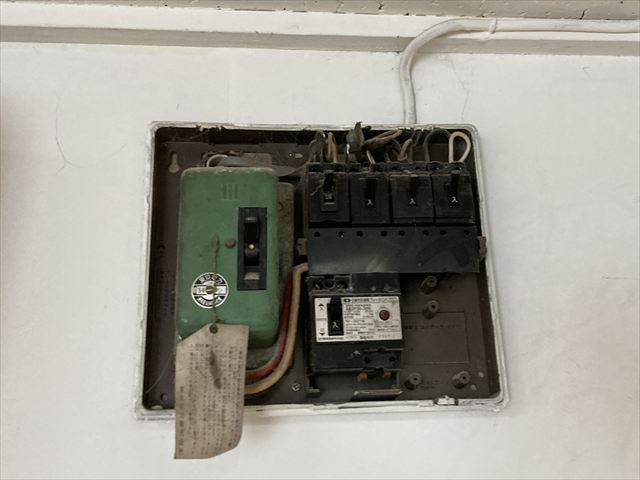 茨城県取手市 家庭用ダクトレール、コンセント増設、分電盤交換工事