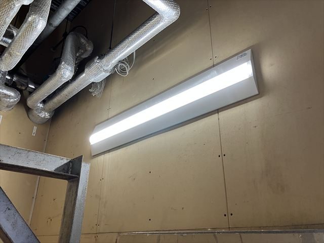 オフィス用駐車場照明、室内照明LED化工事