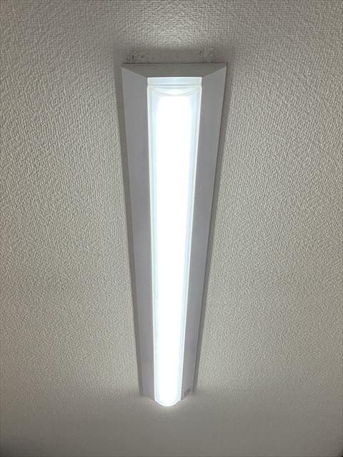 千葉県流山市 家庭用キッチン照明、棚下灯LED化工事
