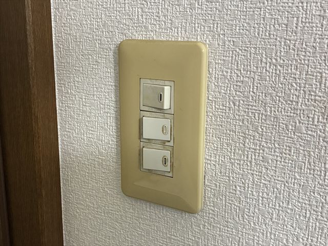 千葉県我孫子市 家庭用スイッチ交換、シーリング化工事