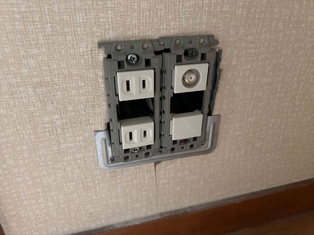 茨城県守谷市 家庭用コンセント交換、分電盤交換工事