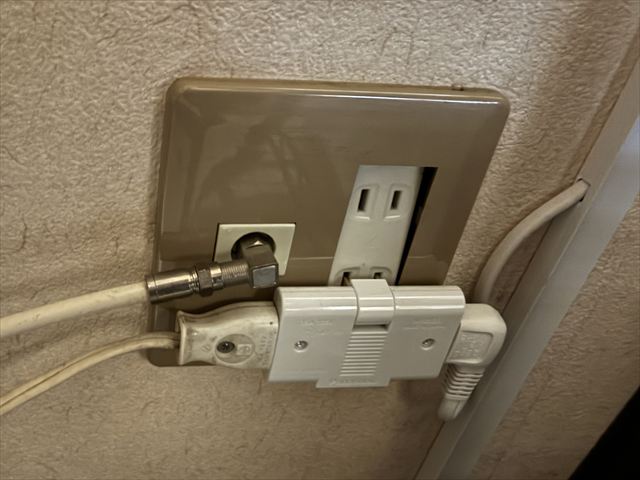 千葉県柏市 家庭用コンセント補修・交換、シーリング化工事