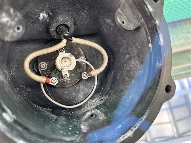 屋上航空灯ソケット補修作業